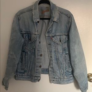 Vintage Levi’s denim trucker jacket